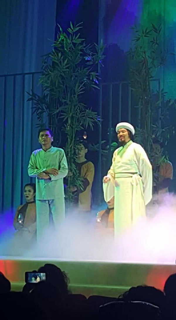 NSƯT Minh Vương bị ném đá vì hát nhép trong vở diễn đạt huy chương vàng và sự thật đau lòng