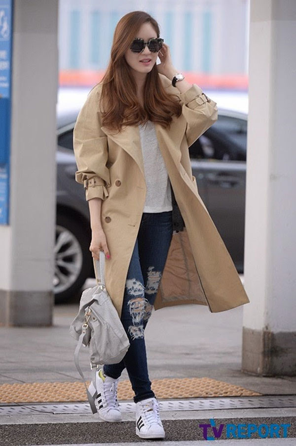 Cựu thần tượng U40 vẫn giữ được nhan sắc tươi trẻ, mặc đồ sành điệu