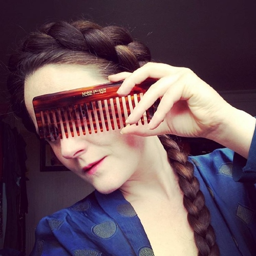 Tóc dài, đẹp đáng kinh ngạc dù 14 năm không gội đầu