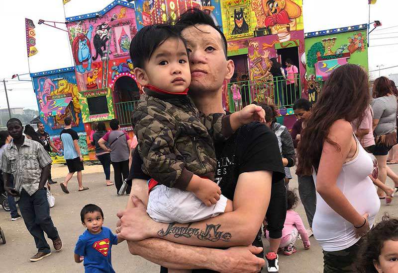 Cảnh sống ở Canada của đôi chồng xấu- vợ xinh sau 4 năm, nhìn ảnh con trai mà bật khóc