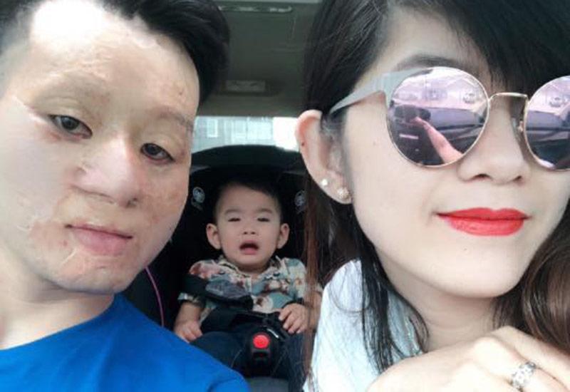 Cảnh sống ở Canada của đôi chồng xấu- vợ xinh sau 4 năm, nhìn ảnh con trai mà bật khóc