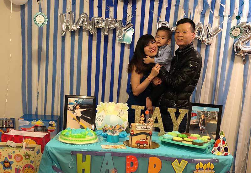 Cảnh sống ở Canada của đôi chồng xấu- vợ xinh sau 4 năm, nhìn ảnh con trai mà bật khóc