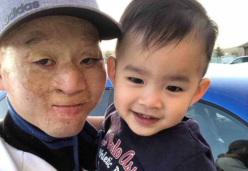 Cảnh sống ở Canada của đôi chồng xấu- vợ xinh sau 4 năm, nhìn ảnh con trai mà bật khóc