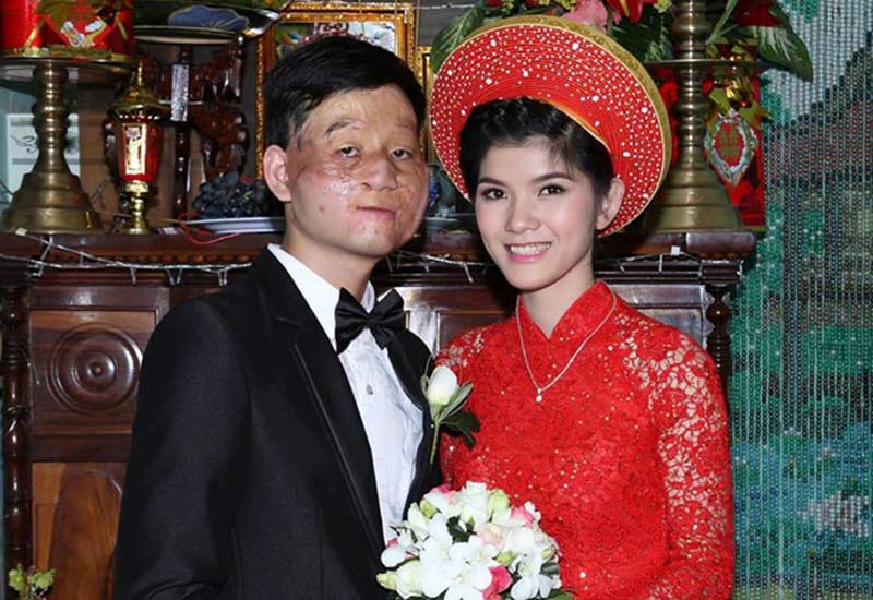 Cảnh sống ở Canada của đôi chồng xấu- vợ xinh sau 4 năm, nhìn ảnh con trai mà bật khóc