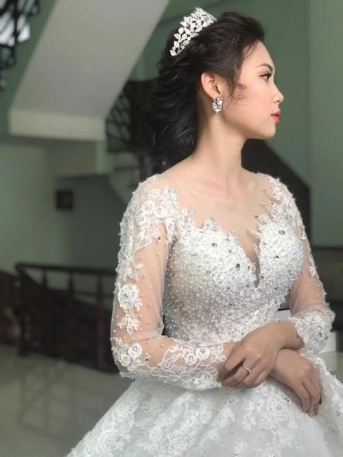 Lộ nhan sắc cô dâu trong đám cưới siêu khủng chi gần 1 tỷ đồng làm rạp ở Vĩnh Phúc