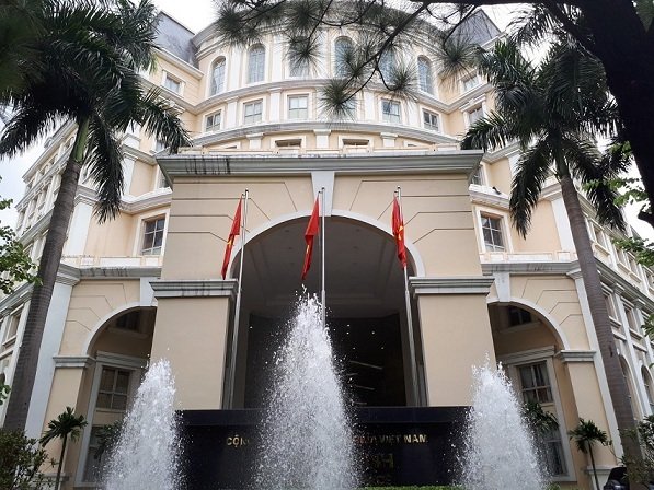 Bộ Tài chính: Cấm công chức gợi ý doanh nghiệp cho đi nước ngoài