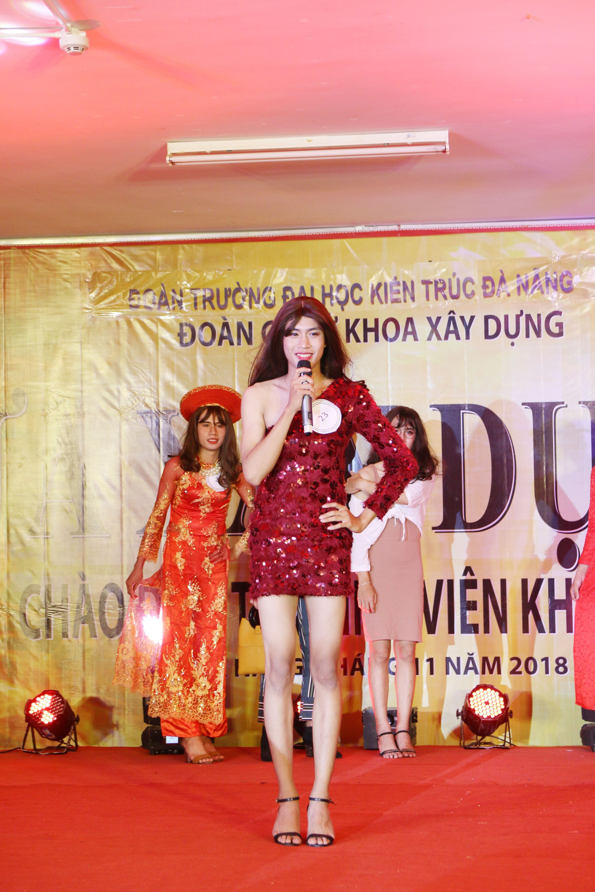 Những nam sinh rất đẹp trai nhưng khi giả gái lại xinh xắn đến mức chị em phát hờn vì ghen tỵ