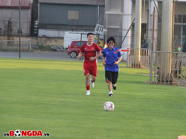 HLV Park Hang-seo mời bác sĩ Hàn Quốc sang Việt Nam để chữa trị chấn thương cho Huy Hùng