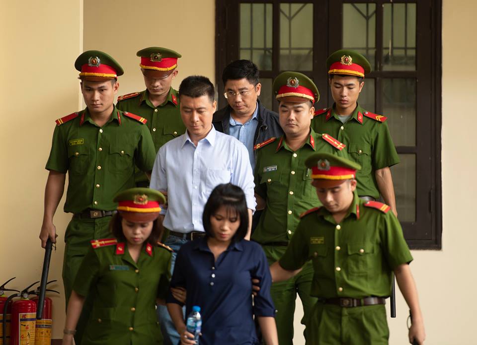 Ảnh: Cảnh sát bảo vệ nghiêm ngặt phiên tòa xét xử trùm bài bạc ngàn tỷ