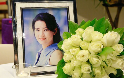 Thông tin hiếm hoi về tang lễ Lam Khiết Anh: Người nhà thuê chuyên gia để trang điểm cho thi thể Thông tin hiếm hoi về tang lễ Lam Khiết Anh: Người nhà thuê chuyên gia để trang điểm cho thi thể