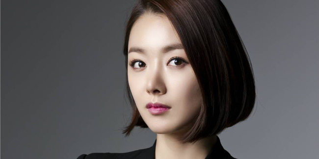 Tình cũ đòi nối lại tình xưa với chồng, vợ lịch sự hẹn gặp và nói một lời khiến cô ta từ bỏ ý định