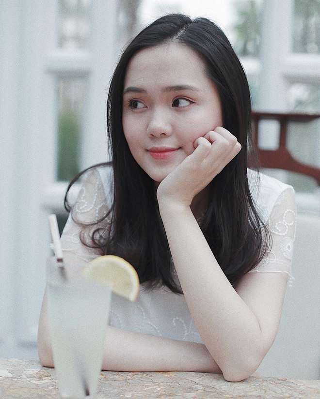 Bạn gái cầu thủ dự AFF Cup: Từ xinh đẹp, dịu dàng đến gợi cảm, cá tính