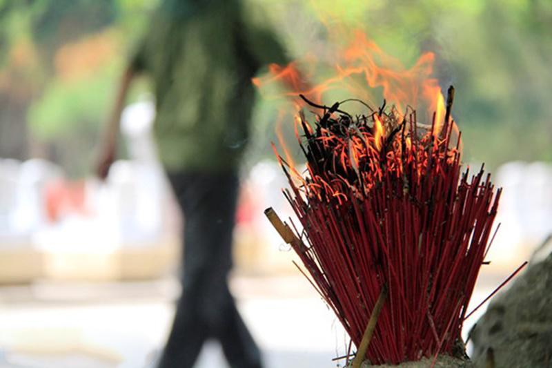 Nếu bàn thờ mà xuất hiện 6 dấu hiệu này thì phải cẩn thận, tai tương sắp đến cửa rồi