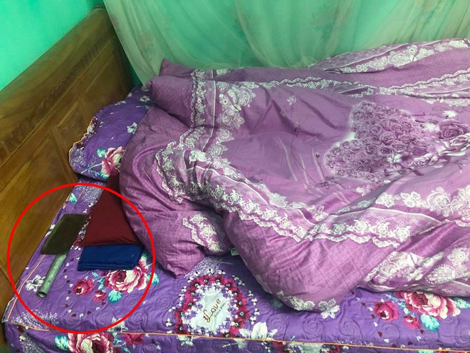 Lần đầu tiên về quê vợ, chồng trẻ thót tim vì con dao đặt trên giường ngủ