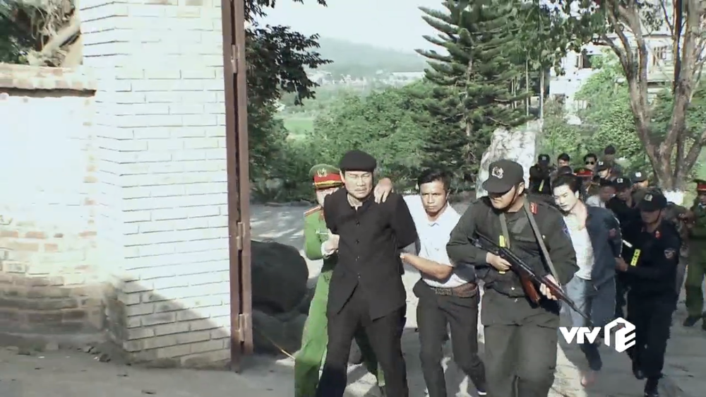 Quỳnh Búp Bê - Lời nguyền sao chổi đáng sợ nhất truyền hình Việt 2018, ám quẻ cả đoàn làm phim