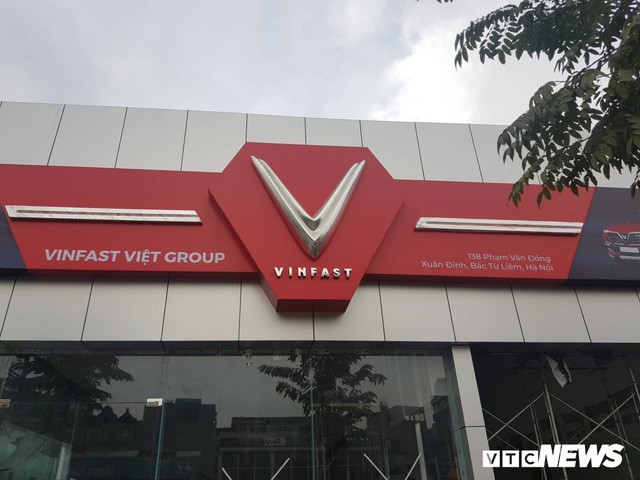 Cận cảnh đại lý xe VinFast đầu tiên tại Hà Nội