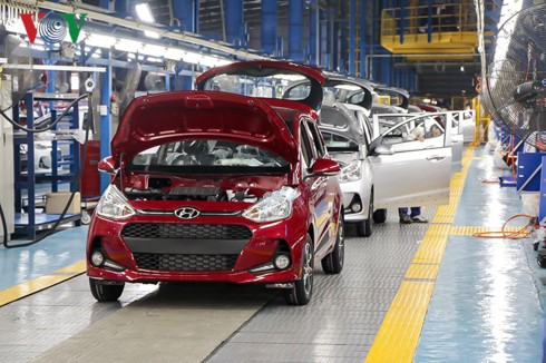 Vì sao giá ô tô sản xuất trong nước vẫn cao hơn xe nhập khẩu từ ASEAN?