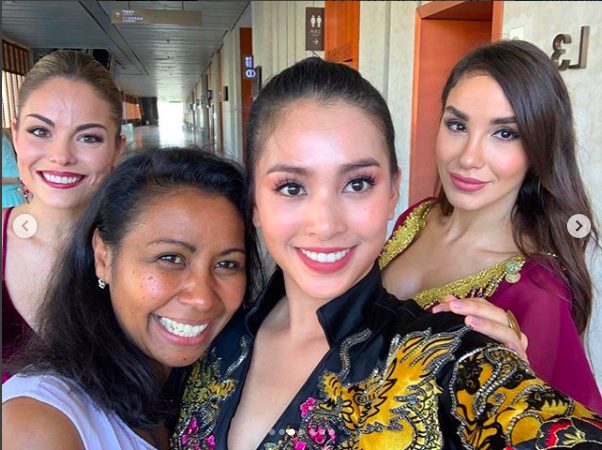 Tiểu Vy khoe thần sắc rạng rỡ bên các người đẹp Miss World sau phần thi tài năng ấn tượng