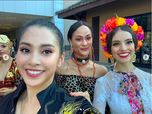 Tiểu Vy khoe thần sắc rạng rỡ bên các người đẹp Miss World sau phần thi tài năng ấn tượng