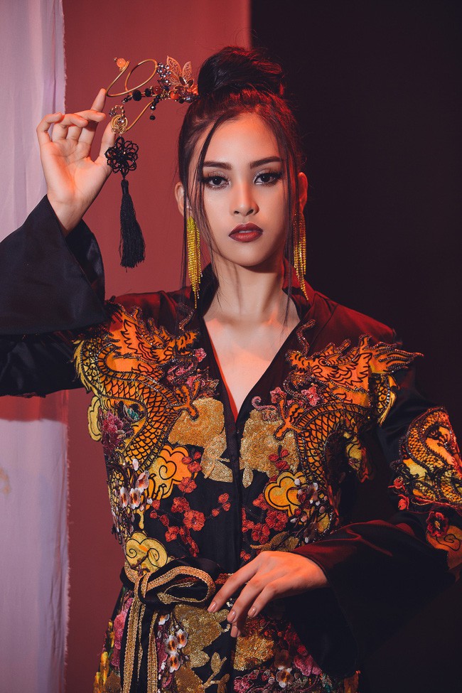 Tiểu Vy khoe thần sắc rạng rỡ bên các người đẹp Miss World sau phần thi tài năng ấn tượng