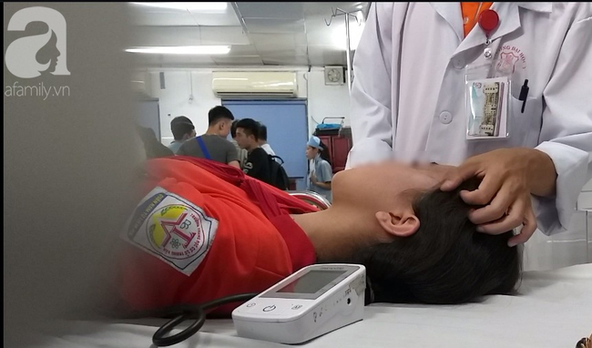 Nữ sinh lớp 9 kể lại giây phút bị vợ hai của bố túm tóc đập đầu xuống nền nhà