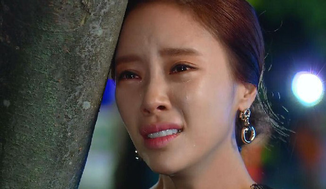 Em gái bất ngờ có thai, bố buộc tôi phải nhường chồng cho em, cuộc đời tôi còn gì khốn nạn hơn thế Em gái bất ngờ có thai, bố buộc tôi phải nhường chồng cho em, cuộc đời tôi còn gì khốn nạn hơn thế