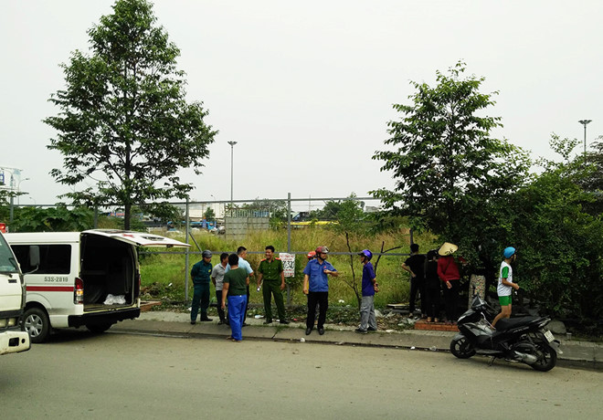 Phát hiện thi thể phụ nữ cháy phần đầu trong bụi cây