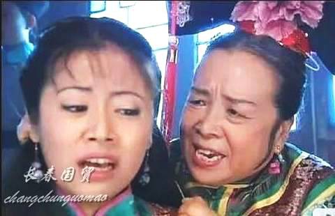 Dung Ma Ma Lý Minh Khải khoẻ mạnh, minh mẫn ở tuổi 82, nở nụ cười khi được người hâm mộ nhận ra