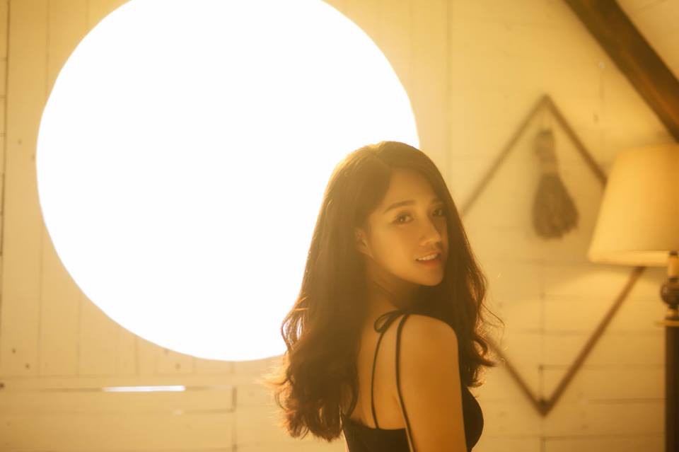 Kiều Trinh Xíu lột xác ngoạn mục từ hình tượng gái ngoan dịu dàng đến sexy hết nấc