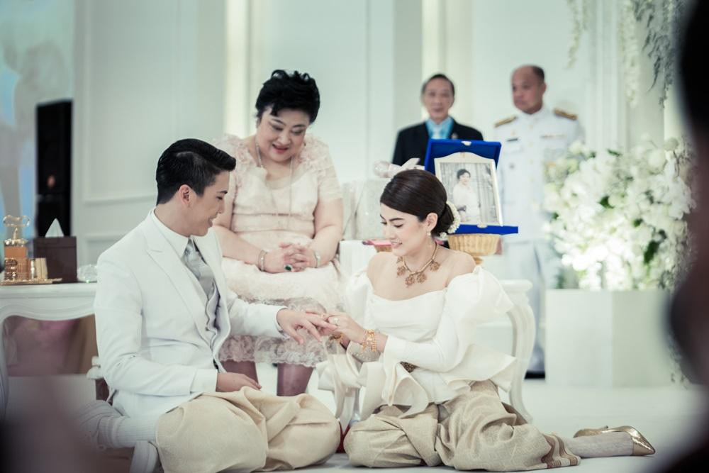 Minh tinh Thái lấy chồng siêu giàu: Người được cung phụng như bà hoàng, kẻ lấy bố của bạn, ly hôn trong thị phi