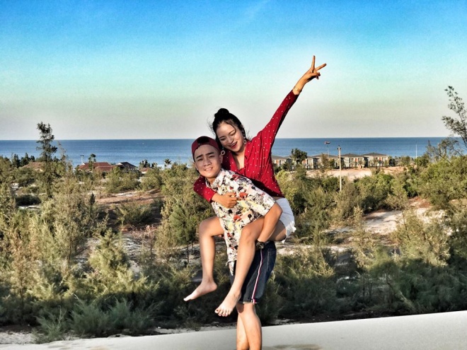 Nhìn trẻ trung, nóng bỏng là thế nhưng ngoài đời, nữ sinh dụ em gái Lan Cave vào con đường làm gái đã là mẹ một con