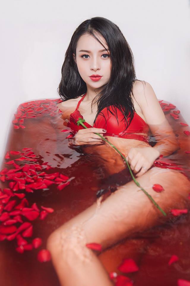 Nhìn trẻ trung, nóng bỏng là thế nhưng ngoài đời, nữ sinh dụ em gái Lan Cave vào con đường làm gái đã là mẹ một con