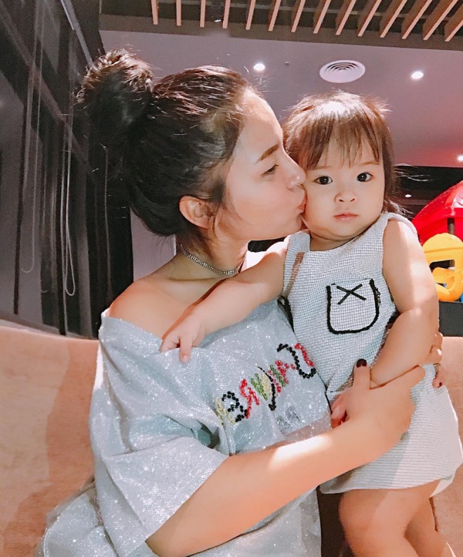 Nhìn trẻ trung, nóng bỏng là thế nhưng ngoài đời, nữ sinh dụ em gái Lan Cave vào con đường làm gái đã là mẹ một con