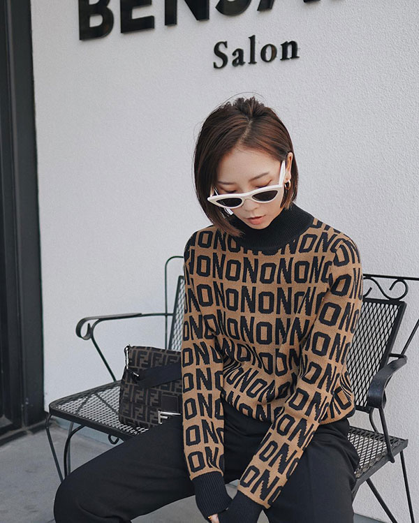 Muốn trông sang - xịn - mịn khi mặc áo len tối màu, các nàng hãy nhớ 3 tips diện đồ sau