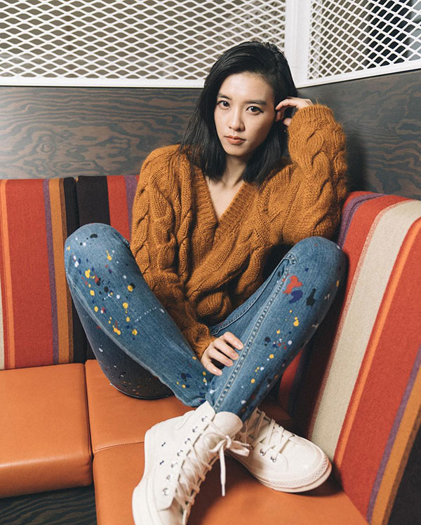 Muốn trông sang - xịn - mịn khi mặc áo len tối màu, các nàng hãy nhớ 3 tips diện đồ sau