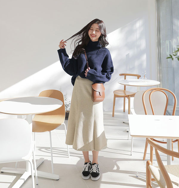 Muốn trông sang - xịn - mịn khi mặc áo len tối màu, các nàng hãy nhớ 3 tips diện đồ sau