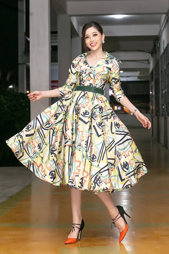 Jolie Nguyễn đẹp nhất tuần với váy khoe lưng thon