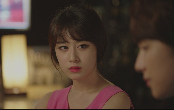 Chồng thản nhiên vay tiền vợ cũ rồi thản nhiên bao biện em nên tự hào vì anh lấy tiền của gái về nuôi vợ khiến vợ mới chết đứng