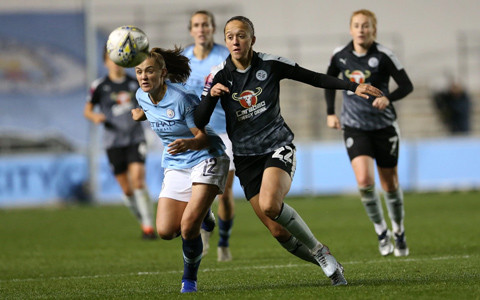 Trọng tài ở Anh bị treo còi vì quyết định cực nhảm