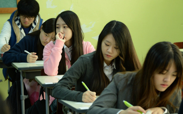 Mặt tối đáng buồn đằng sau nền giáo dục tốt nhất thế giới của Hàn Quốc