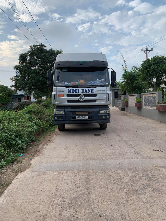 Thái Bình: Người dân tức giận vì xe tải đâm chết người vẫn chạy vào kho trả hàng