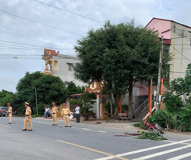 Thái Bình: Người dân tức giận vì xe tải đâm chết người vẫn chạy vào kho trả hàng