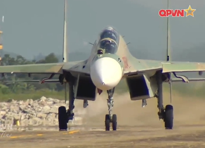 Việt Nam nghiên cứu chế tạo vật tư sửa chữa máy bay Su-27