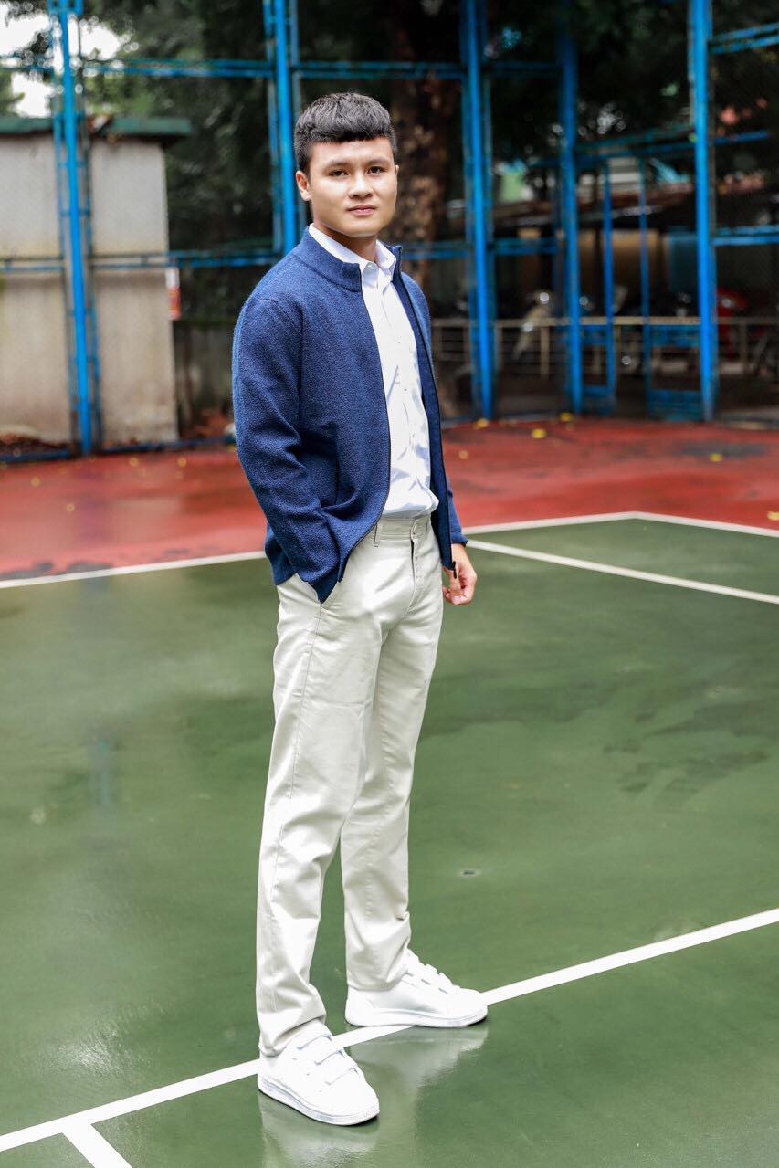 Đức Chinh, Quang Hải long lanh như soái ca, dàn tuyển thủ Việt Nam đua nhau bình luận hài hước