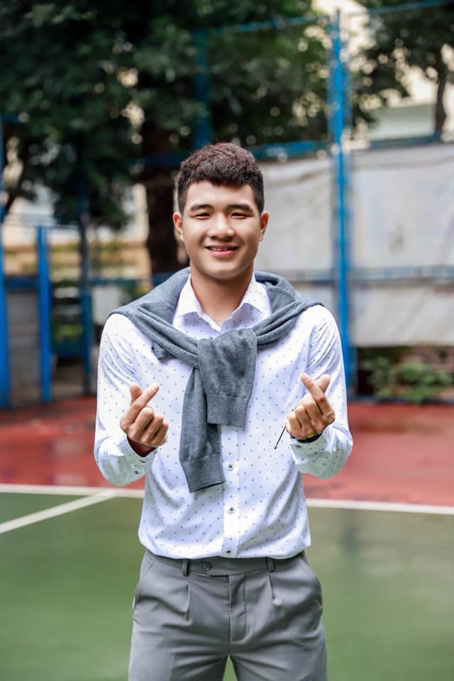 Đức Chinh, Quang Hải long lanh như soái ca, dàn tuyển thủ Việt Nam đua nhau bình luận hài hước