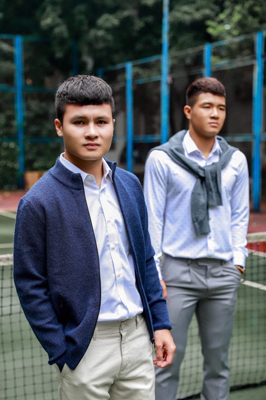 Đức Chinh, Quang Hải long lanh như soái ca, dàn tuyển thủ Việt Nam đua nhau bình luận hài hước