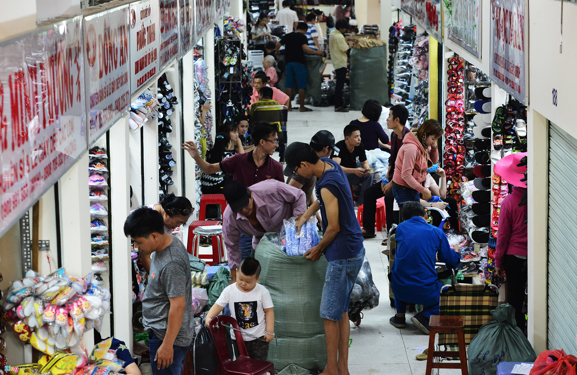 Video ảnh: Tiểu thương chợ Bình Tây trở lại bán sau 2 năm sửa chữa