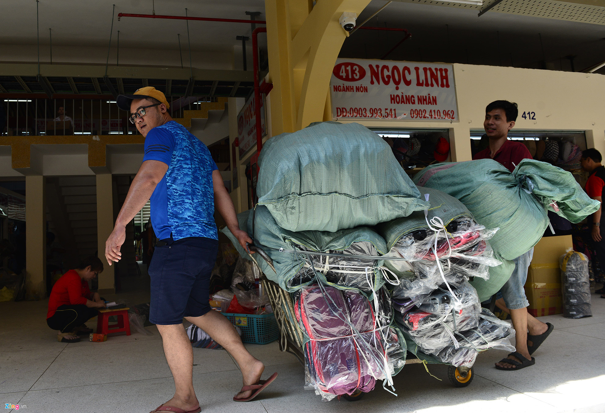 Video ảnh: Tiểu thương chợ Bình Tây trở lại bán sau 2 năm sửa chữa