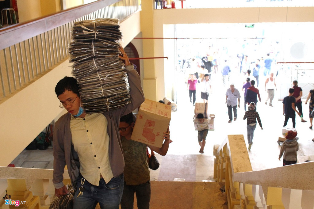 Video ảnh: Tiểu thương chợ Bình Tây trở lại bán sau 2 năm sửa chữa