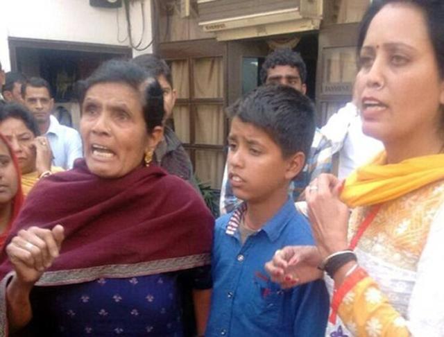 Đang tổ chức đám cưới, chú rể bị vợ cũ từ đâu xông đến túm áo, tát vào mặt